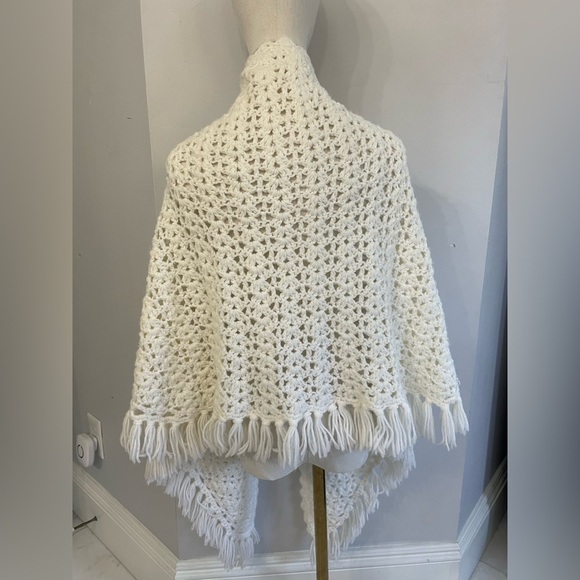 Handmade white crochet knit fringe shawl cape one size fits most warm cozy fall - Picture 4 of 4